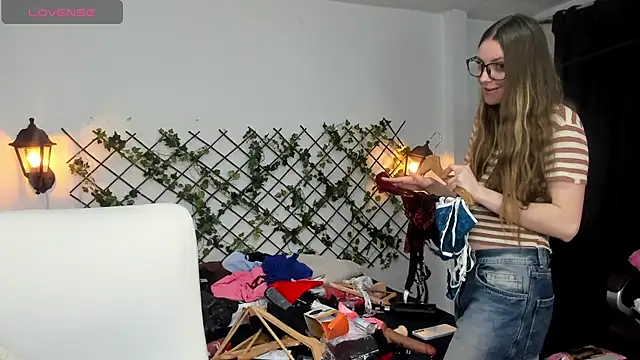 Snapshot of velvet__moon chatting on March 2026 03:57:02 AM velvet moon online show from March 2026 03:57:02 AM