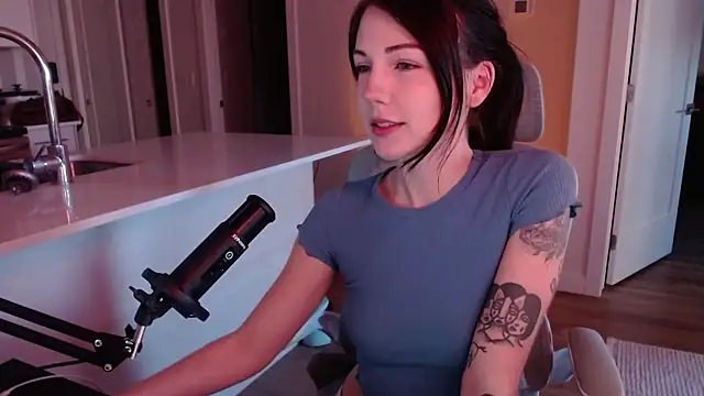 alwaysapril online show from November 2025 09:58:01 PM