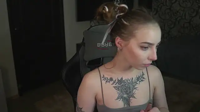 Snapshot of lis_silver chatting on November 2025 06:52:01 PM lis silver online show from November 2025 06:52:01 PM