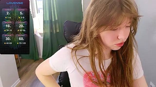 Snapshot of Moon__Bunny chatting on June 2026 03:27:01 PM Moon Bunny online show from June 2026 03:27:01 PM