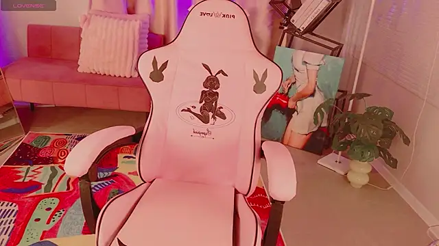 Snapshot of Moon__Bunny chatting on June 2026 03:36:01 PM Moon Bunny online show from June 2026 03:36:01 PM