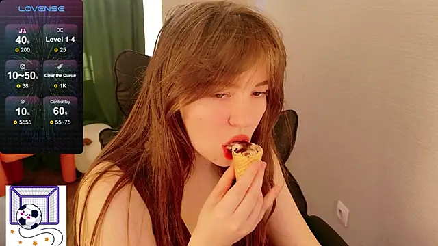 Snapshot of Moon__Bunny chatting on June 2026 03:42:02 PM Moon Bunny online show from June 2026 03:42:02 PM