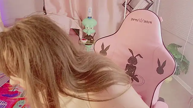 Snapshot of Moon__Bunny chatting on June 2026 03:35:01 PM Moon Bunny online show from June 2026 03:35:01 PM