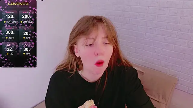 Snapshot of Moon__Bunny chatting on July 2026 04:07:02 PM Moon Bunny online show from July 2026 04:07:02 PM