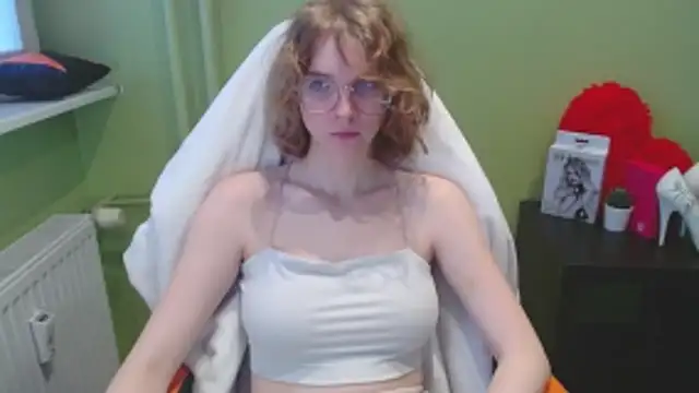 juicyPenny online show from December 2025 08:00:02 AM