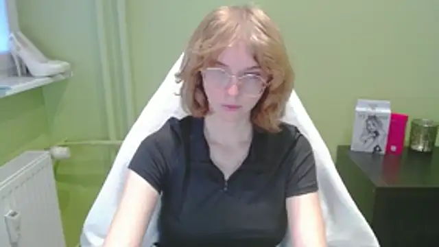 juicyPenny online show from December 2025 07:35:01 AM