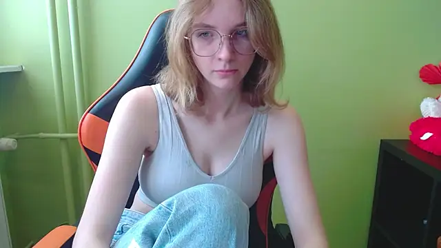 juicyPenny online show from April 2026 06:31:02 AM