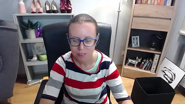 Snapshot of sweetxLizzy chatting on September 2025 04:23:01 AM sweetxLizzy online show from September 2025 04:23:01 AM