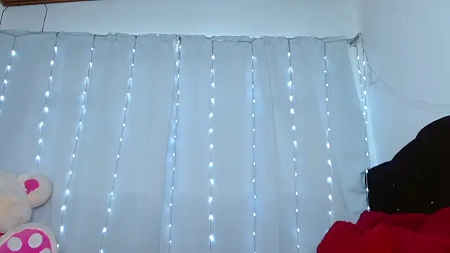 Charlothe Wright online show from April 2026 06:44:02 PM