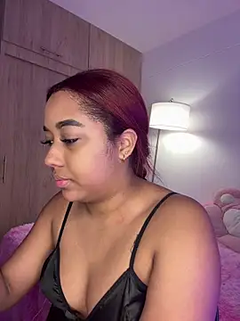Snapshot of _Zahara_ chatting on October 2025 08:37:02 PM Zahara online show from October 2025 08:37:02 PM