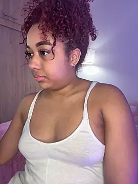 Snapshot of _Zahara_ chatting on October 2025 12:18:02 AM Zahara online show from October 2025 12:18:02 AM