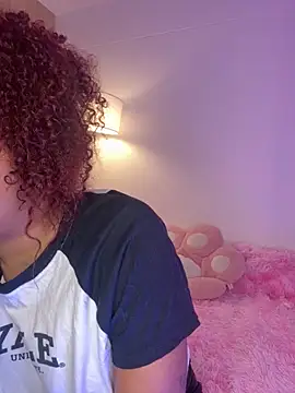 Snapshot of _Zahara_ chatting on October 2025 11:58:02 PM Zahara online show from October 2025 11:58:02 PM