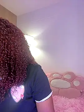 Snapshot of _Zahara_ chatting on October 2025 10:43:02 PM Zahara online show from October 2025 10:43:02 PM