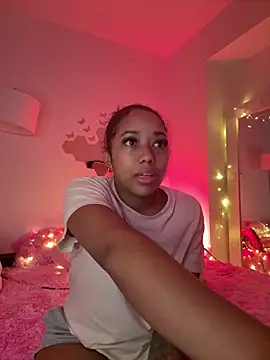 Snapshot of _Zahara_ chatting on May 2026 07:03:01 AM Zahara online show from May 2026 07:03:01 AM