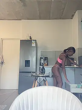 prettydollyy online show from April 2026 11:00:01 AM