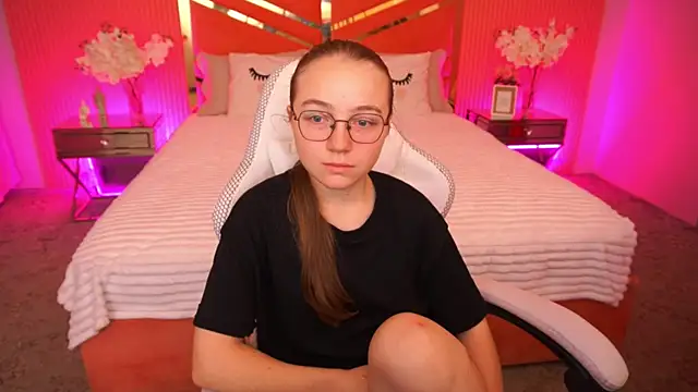 ArrinaWairr online show from October 2025 07:18:02 AM