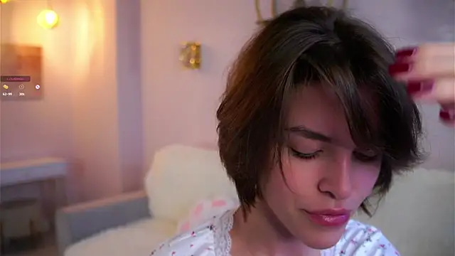 EleneButton online show from October 2025 01:25:02 AM