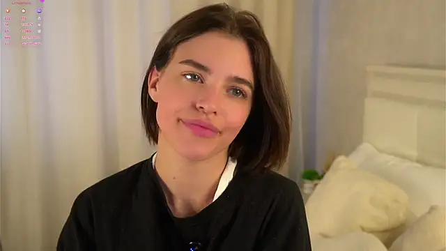 Snapshot of EleneButton chatting on April 2026 01:08:01 AM EleneButton online show from April 2026 01:08:01 AM