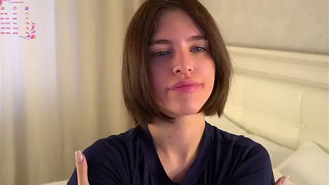 Snapshot of EleneButton chatting on April 2026 01:15:01 AM EleneButton online show from April 2026 01:15:01 AM