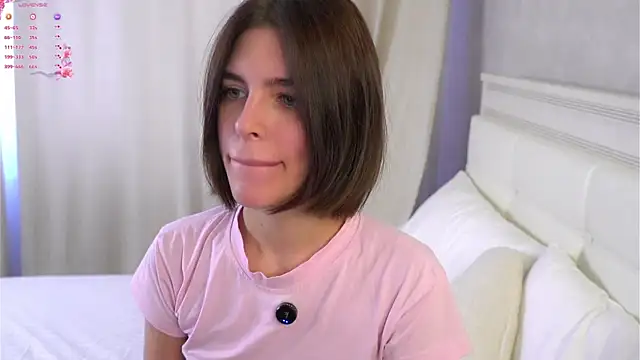 Snapshot of EleneButton chatting on May 2026 01:01:01 AM EleneButton online show from May 2026 01:01:01 AM