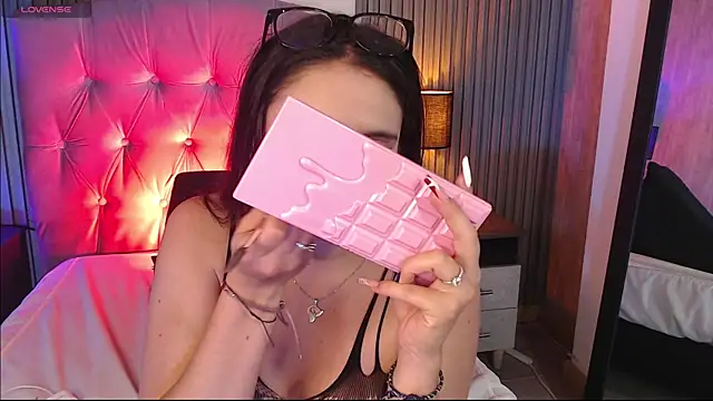 Bonnali lune online show from November 2025 10:09:01 PM