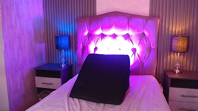 Bonnali lune online show from February 2026 07:42:02 PM