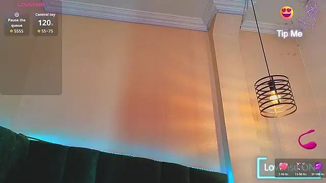 Snapshot of Sheilly_brown chatting on June 2026 12:32:02 AM Sheilly brown online show from June 2026 12:32:02 AM