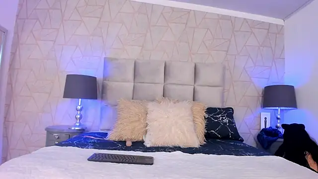 Emely florence  online show from November 2025 03:36:02 PM