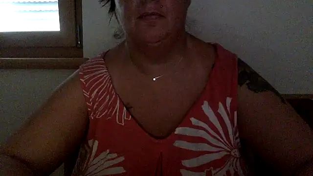 Snapshot of LaReginaNera chatting on June 2026 08:19:02 AM LaReginaNera online show from June 2026 08:19:02 AM