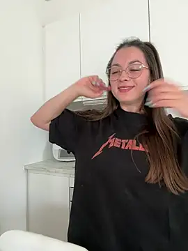 Snapshot of liloush__ chatting on June 2026 09:15:02 AM liloush online show from June 2026 09:15:02 AM