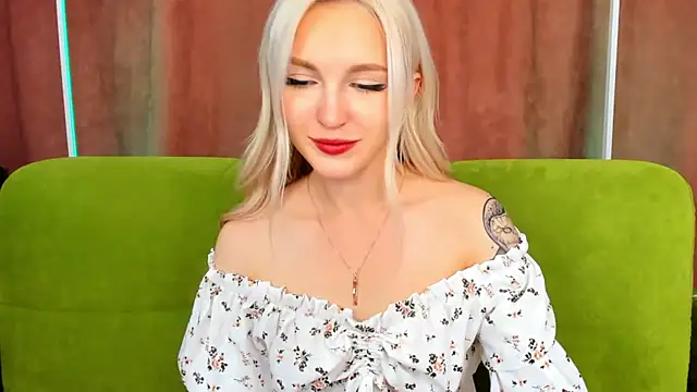 LisaFoxyMe online show from October 2025 08:23:02 AM