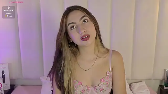 ChloeJoness  online show from November 2025 08:55:01 PM