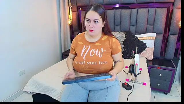 AdelineFiore online show from October 2025 11:33:02 AM