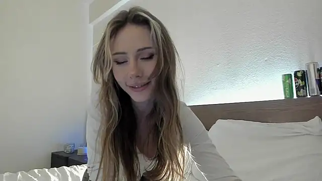 MilaDeLune online show from December 2025 05:20:01 PM