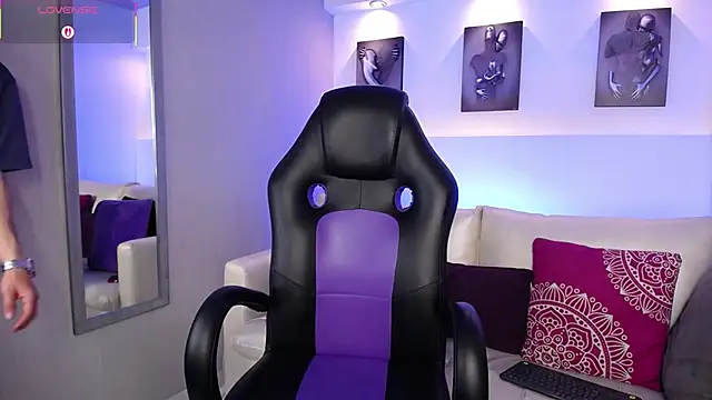 AdrianRinaldi online show from September 2025 07:47:01 PM