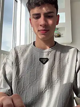 AdrianRinaldi online show from October 2025 08:31:01 PM