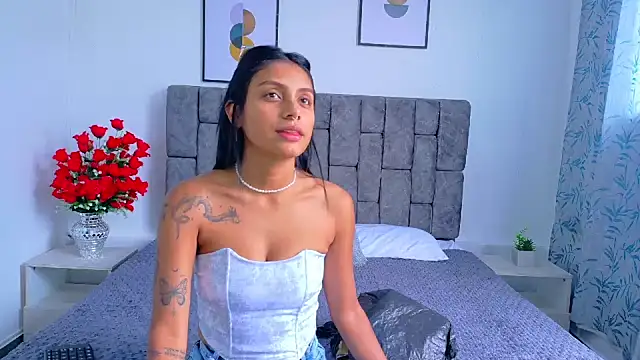 Soffia Konig  online show from December 2025 06:12:01 PM