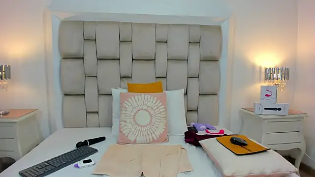 frehia dimou online show from September 2025 03:06:02 PM