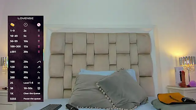 frehia dimou online show from February 2026 12:01:01 PM