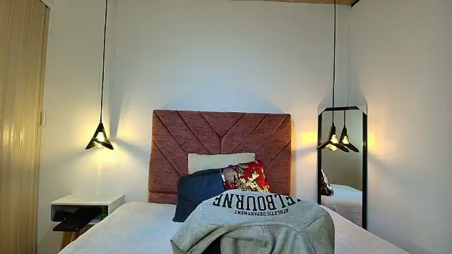 Hanna Lee   online show from February 2026 08:07:02 PM