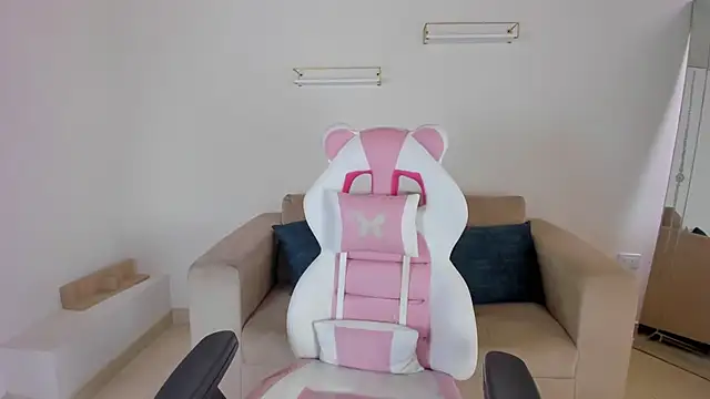 april smiith online show from September 2025 12:29:01 PM