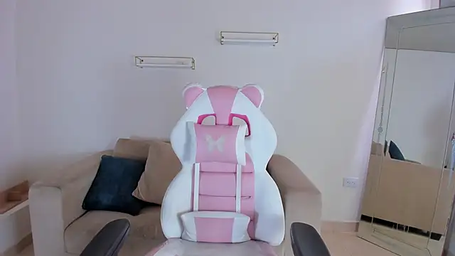 april smiith online show from October 2025 12:15:02 PM