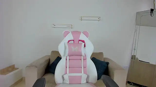 april smiith online show from November 2025 12:19:02 PM