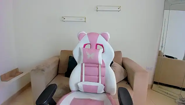 april smiith online show from January 2026 01:14:01 PM