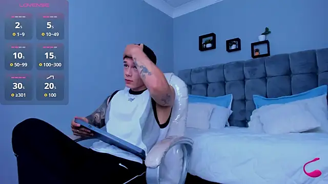 Thomas moon online show from November 2025 02:05:01 PM