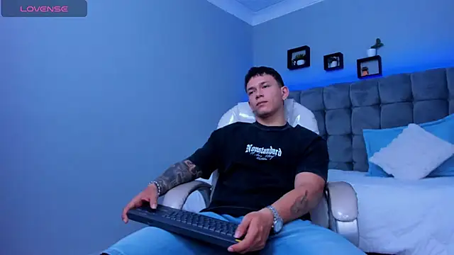 Thomas moon online show from November 2025 12:07:01 PM