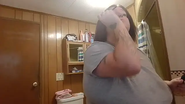 Snapshot of vanessraine chatting on September 2025 08:31:02 PM vanessraine online show from September 2025 08:31:02 PM