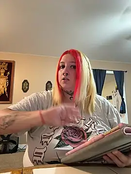 Snapshot of vanessraine chatting on May 2026 02:20:02 AM vanessraine online show from May 2026 02:20:02 AM