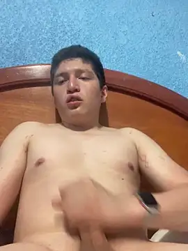 Luisgg18 online show from April 2026 12:41:01 AM