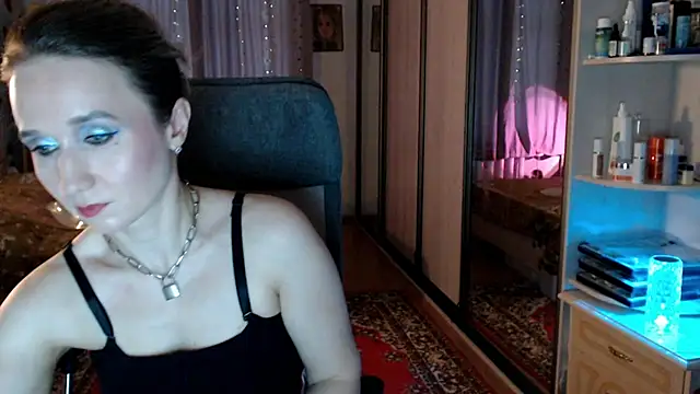 ClassyInna online show from December 2025 09:07:01 AM